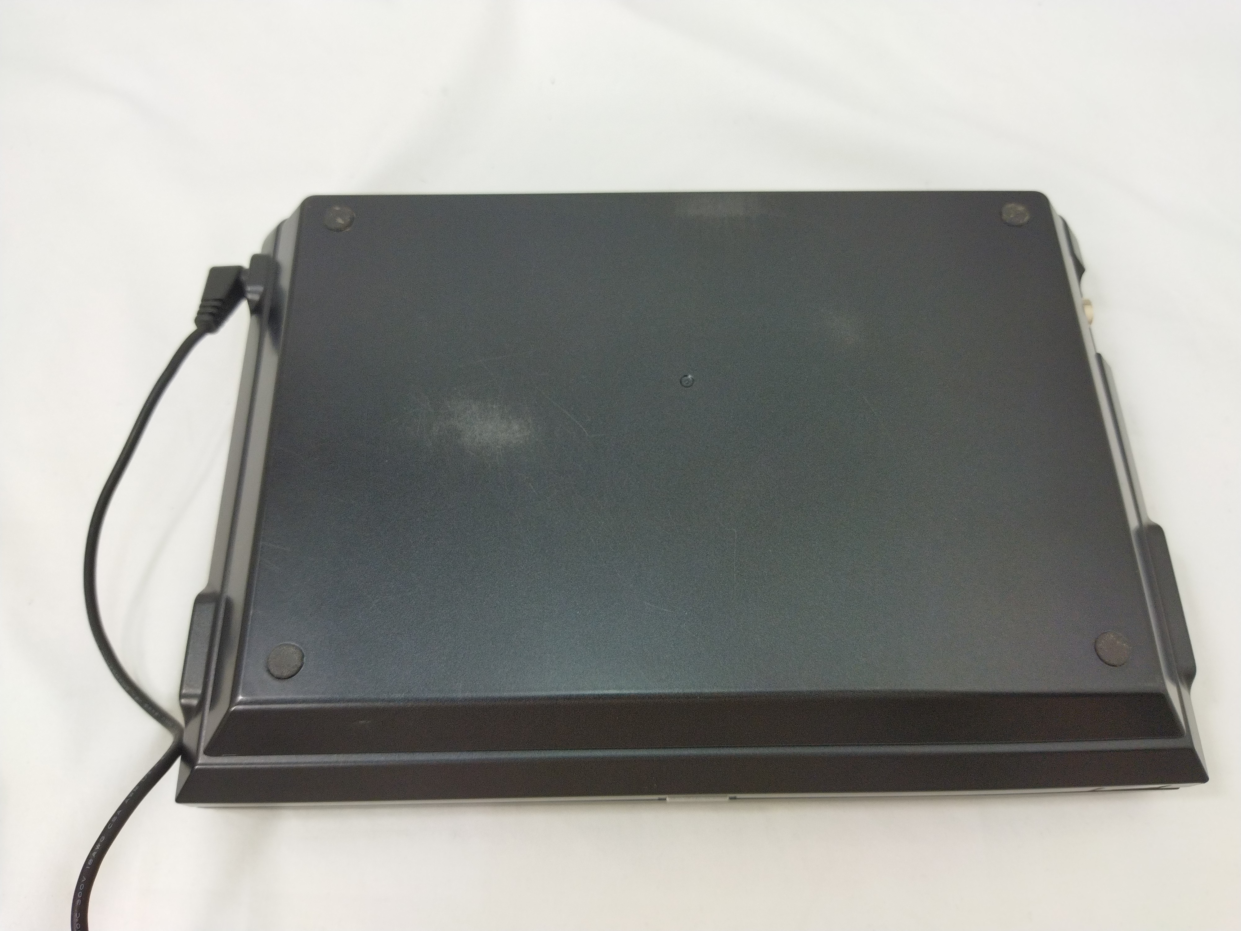 Lecteur DVD portable Toshiba SD-P30DT avec tuner TNT intégré – sans télécommande État correct - Vue 3 - 